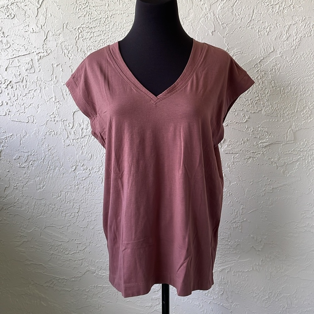 Athleta Avenue t shirt